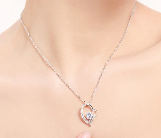 Heart Shaped Choker Necklace for Spring/Summer Fashion