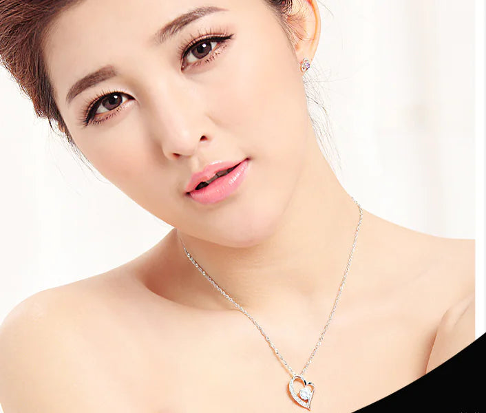 Heart Shaped Choker Necklace for Spring/Summer Fashion